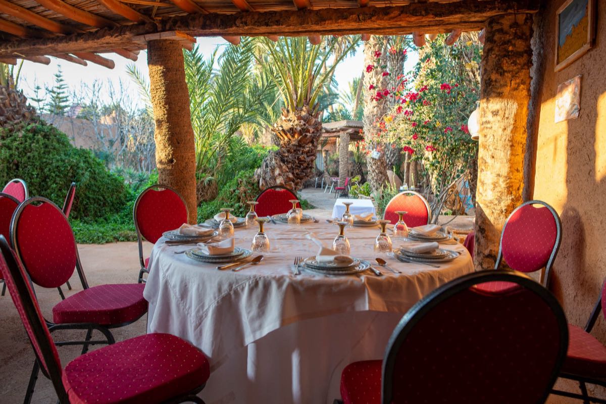 Terrasse de Maison Nomades dans la palmeraie